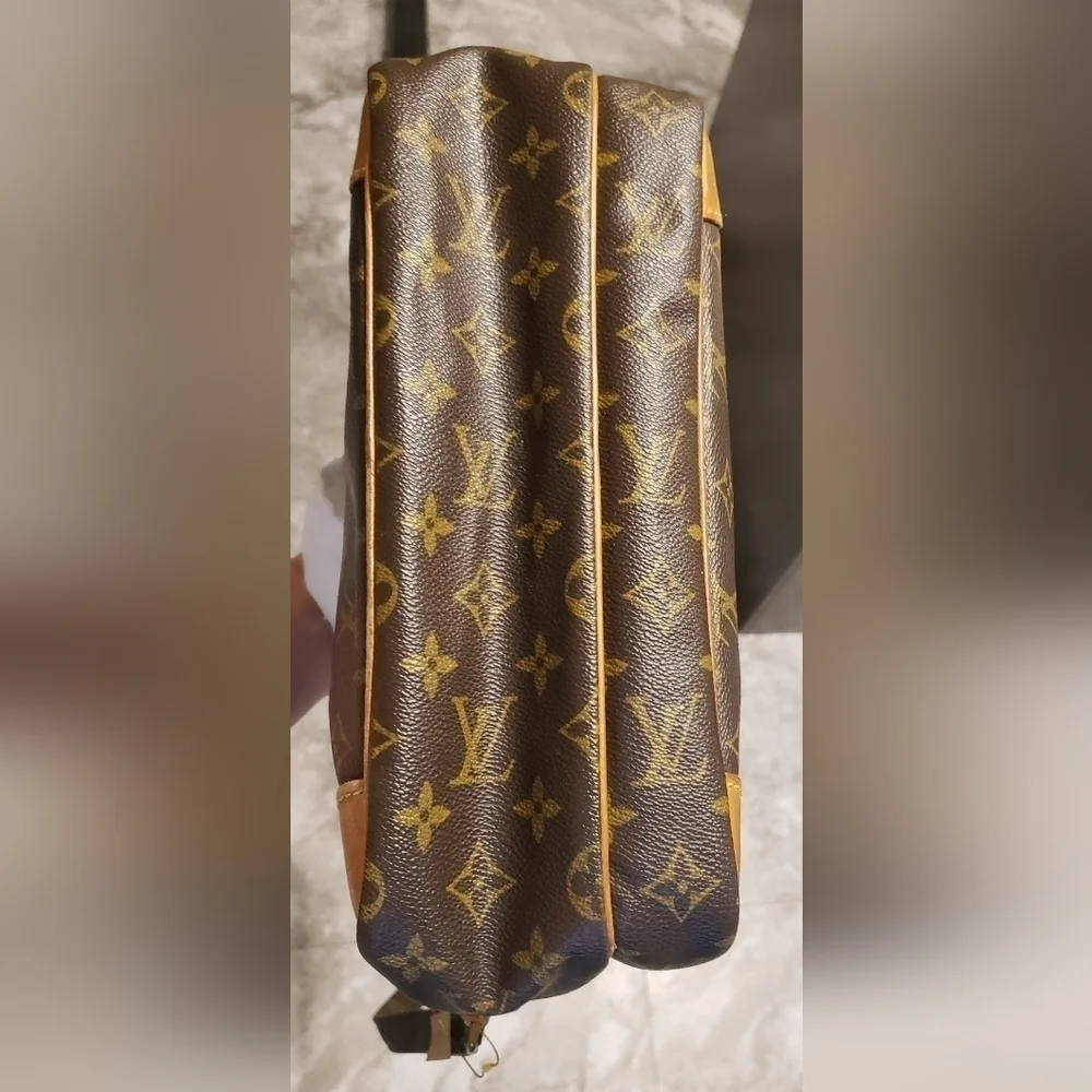 Louis Vuitton  (Unisex) Brown  Monogram Shoulder Bag - Picture 8 of 16